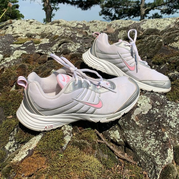 Nike Shoes - Nike Air Walk EUC athletic shoes size 8.5